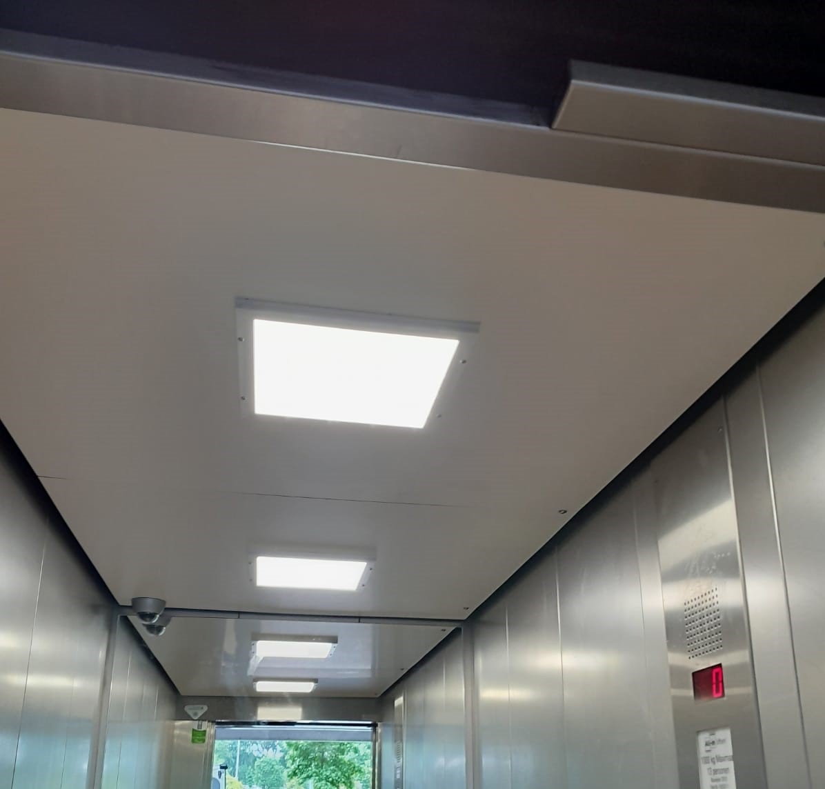 Aanzetten Natura Verfijning RUKRA RVS of HPL plafond inclusief LED paneel - RUKRA BV